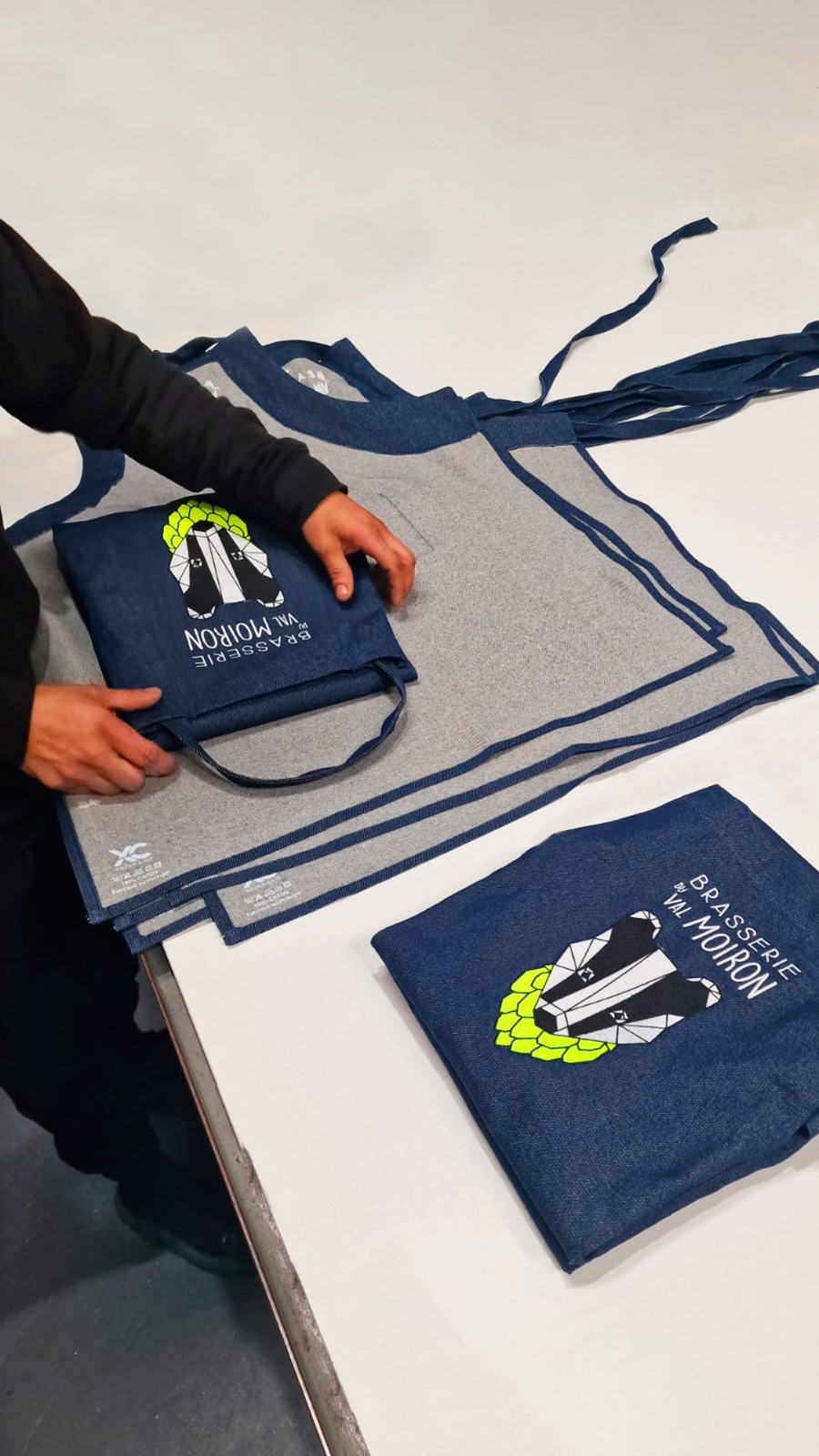 Personnaliser un vêtement ou un objet, c’est bien plus que simplement y apposer un logo.